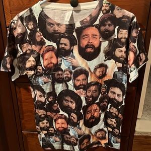 Clashist Zach Galikanifas short sleeve tee shirt size Small